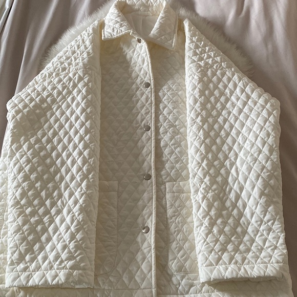 Simple white woman’s waffle print jacket - Picture 5 of 7